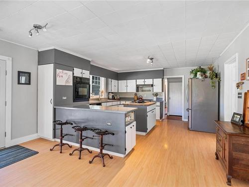 3095 Drinkwater Rd, Duncan, BC - Indoor Photo Showing Kitchen