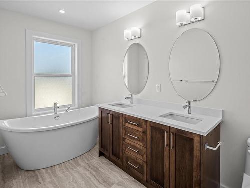 3460 Myles Mansell Rd, Langford, BC - Indoor Photo Showing Bathroom