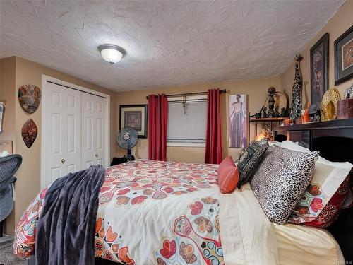 2911 Ilene Terr, Saanich, BC - Indoor Photo Showing Bedroom