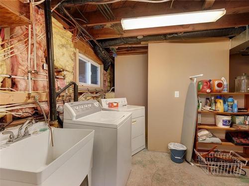 2911 Ilene Terr, Saanich, BC - Indoor Photo Showing Laundry Room