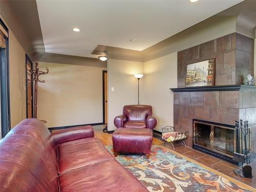 2911 Ilene Terr, Saanich, BC - Indoor Photo Showing Living Room With Fireplace