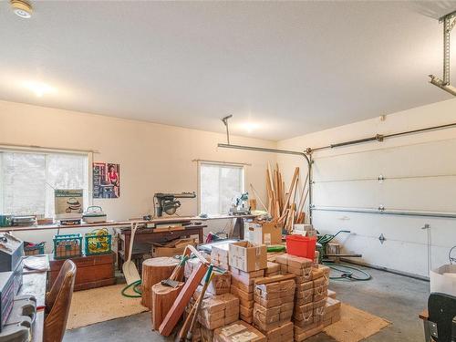 671 Meadow Dr, French Creek, BC - Indoor Photo Showing Garage