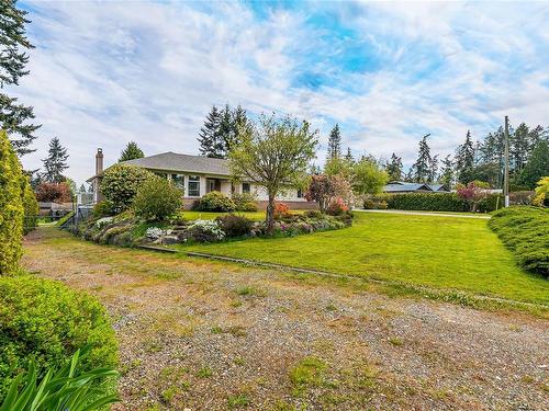 671 Meadow Dr, French Creek, BC - Outdoor