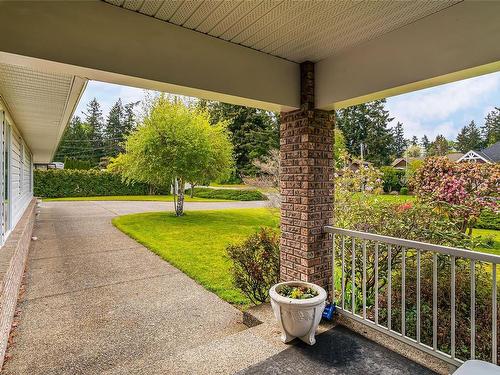 671 Meadow Dr, French Creek, BC - Outdoor With Exterior