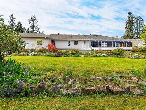 671 Meadow Dr, French Creek, BC - Outdoor