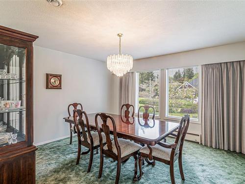 671 Meadow Dr, French Creek, BC - Indoor Photo Showing Dining Room