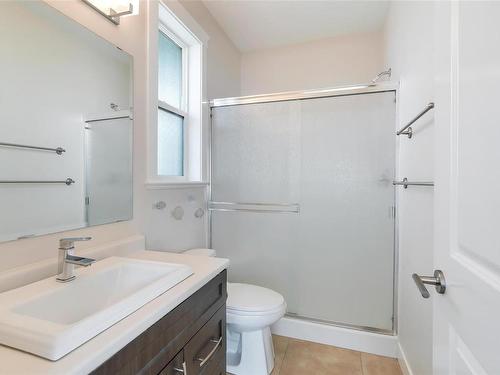 8-3205 Gibbins Rd, Duncan, BC - Indoor Photo Showing Bathroom