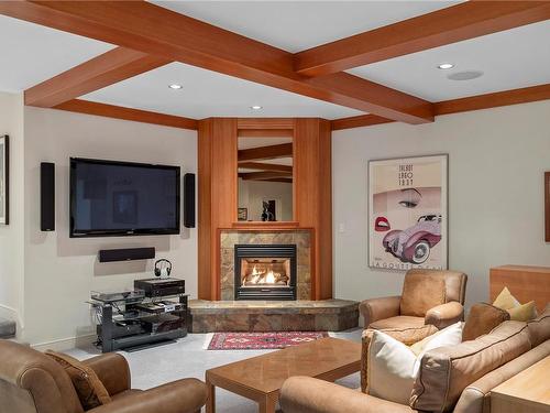 8440 Lawrence Rd, Central Saanich, BC - Indoor Photo Showing Living Room With Fireplace