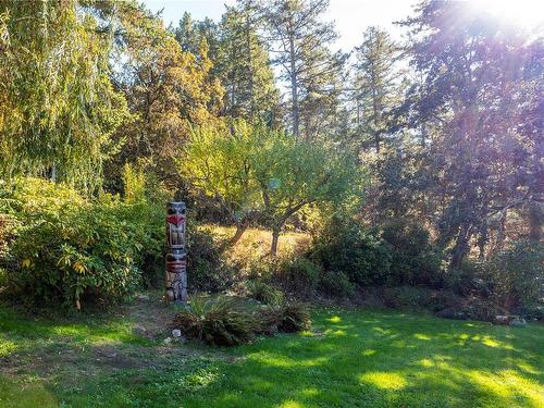 8440 Lawrence Rd, Central Saanich, BC - Outdoor