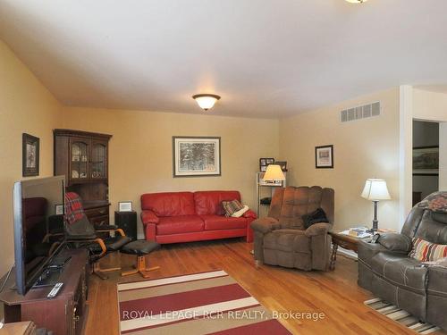 1922 Conc Rd 4 Rd, Adjala-Tosorontio, ON - Indoor Photo Showing Living Room