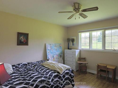 1922 Conc Rd 4 Rd, Adjala-Tosorontio, ON - Indoor Photo Showing Bedroom