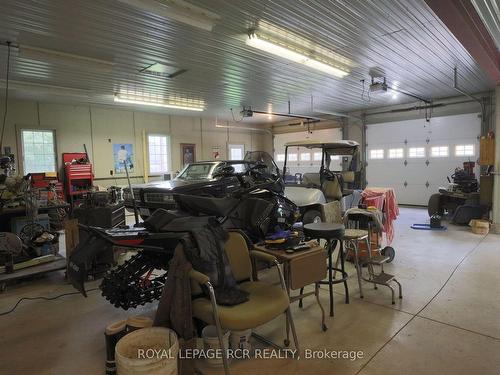 1922 Conc Rd 4 Rd, Adjala-Tosorontio, ON - Indoor Photo Showing Garage