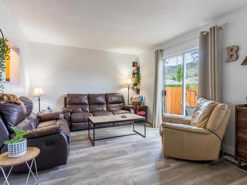 62-2576 Sandpiper Drive, Kamloops, BC - Indoor Photo Showing Living Room