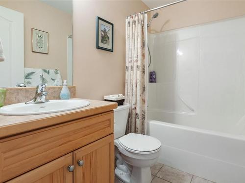 118-705 Balsam Avenue, Penticton, BC - Indoor Photo Showing Bathroom