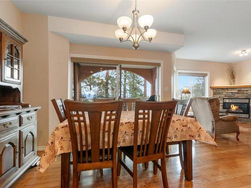 118-705 Balsam Avenue, Penticton, BC - Indoor Photo Showing Dining Room With Fireplace
