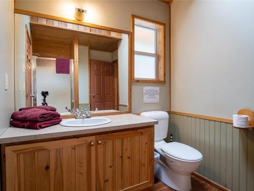 29-10250 Dee Lake Road, Lake Country, BC - Indoor Photo Showing Bathroom