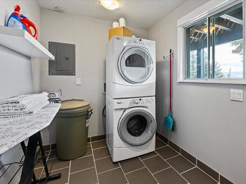 1449 Scott Crescent, West Kelowna, BC - Indoor Photo Showing Laundry Room
