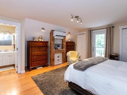 2650 1 Avenue, Salmon Arm, BC - Indoor Photo Showing Bedroom