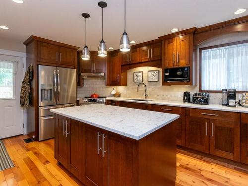 2650 1 Avenue, Salmon Arm, BC - Indoor Photo Showing Kitchen With Upgraded Kitchen