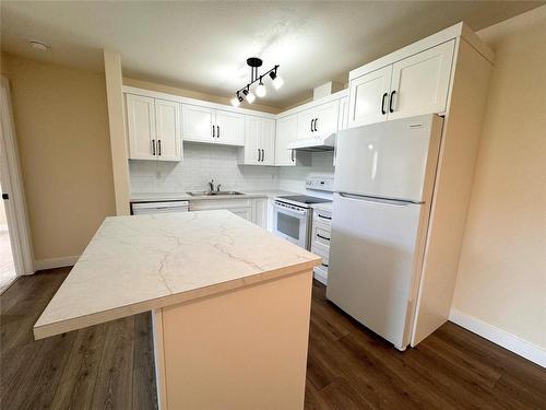 305-4900 Okanagan Avenue, Vernon, BC - Indoor Photo Showing Kitchen With Double Sink