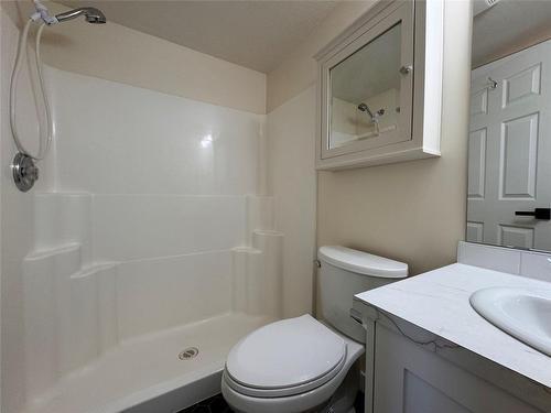305-4900 Okanagan Avenue, Vernon, BC - Indoor Photo Showing Bathroom