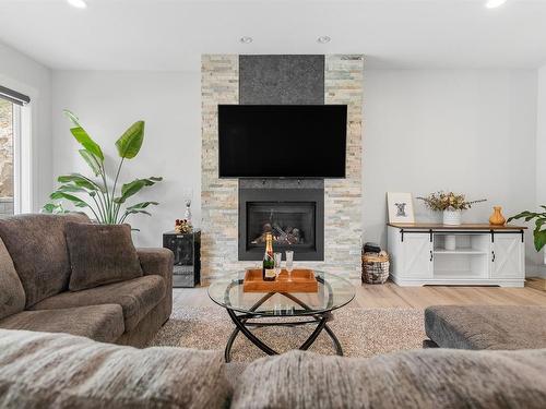 1215 Hume Avenue, Kelowna, BC - Indoor Photo Showing Living Room With Fireplace