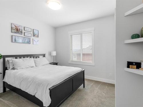 1215 Hume Avenue, Kelowna, BC - Indoor Photo Showing Bedroom
