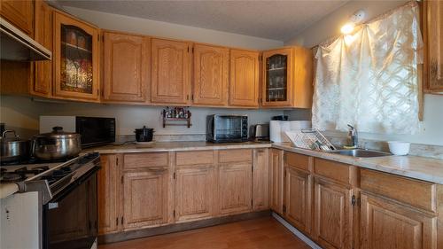 4546 Lansdowne Road, Armstrong, BC - Indoor Photo Showing Kitchen With Double Sink