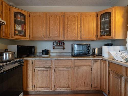 4546 Lansdowne Road, Armstrong, BC - Indoor Photo Showing Kitchen