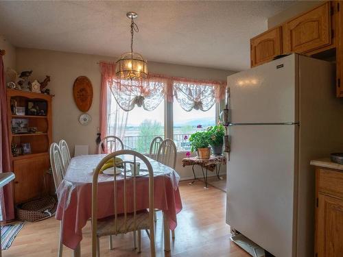 4546 Lansdowne Road, Armstrong, BC - Indoor Photo Showing Dining Room