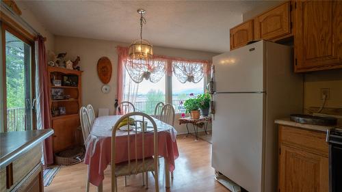 4546 Lansdowne Road, Armstrong, BC - Indoor Photo Showing Dining Room