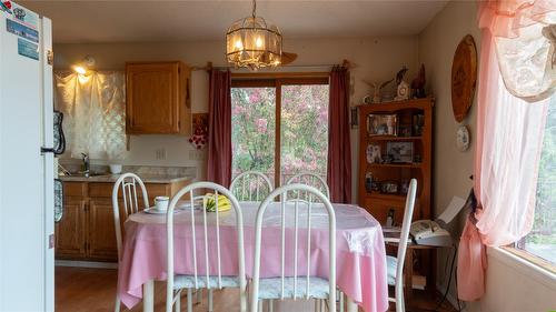 4546 Lansdowne Road, Armstrong, BC - Indoor Photo Showing Dining Room