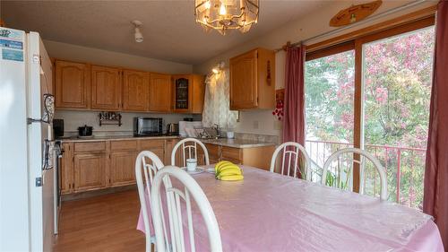 4546 Lansdowne Road, Armstrong, BC - Indoor Photo Showing Dining Room