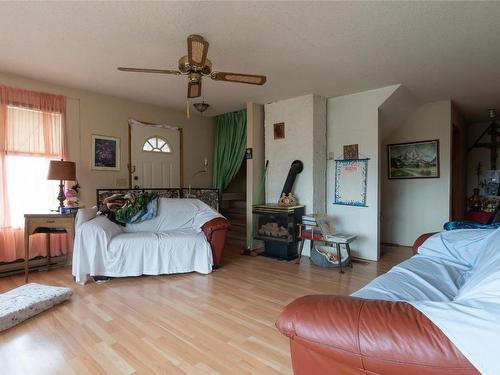 4546 Lansdowne Road, Armstrong, BC - Indoor Photo Showing Bedroom