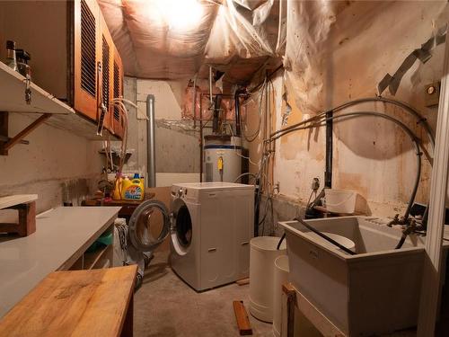 4546 Lansdowne Road, Armstrong, BC - Indoor Photo Showing Laundry Room