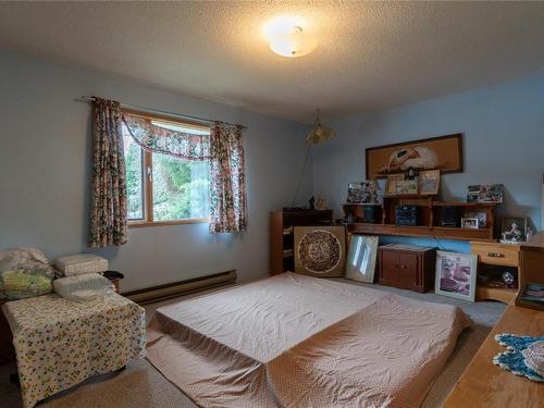 4546 Lansdowne Road, Armstrong, BC - Indoor Photo Showing Bedroom