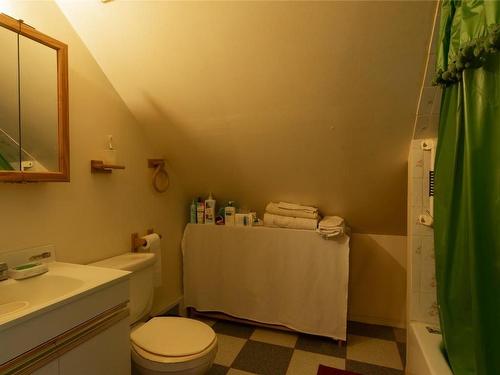 4546 Lansdowne Road, Armstrong, BC - Indoor Photo Showing Bathroom