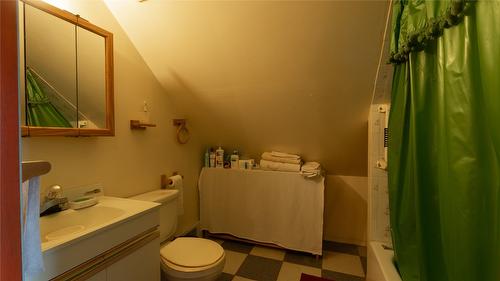 4546 Lansdowne Road, Armstrong, BC - Indoor Photo Showing Bathroom