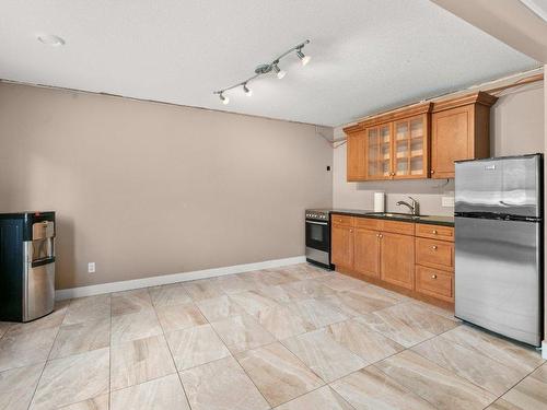 2544 Wild Horse Drive, West Kelowna, BC - Indoor Photo Showing Kitchen