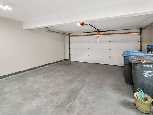 2544 Wild Horse Drive, West Kelowna, BC - Indoor Photo Showing Garage