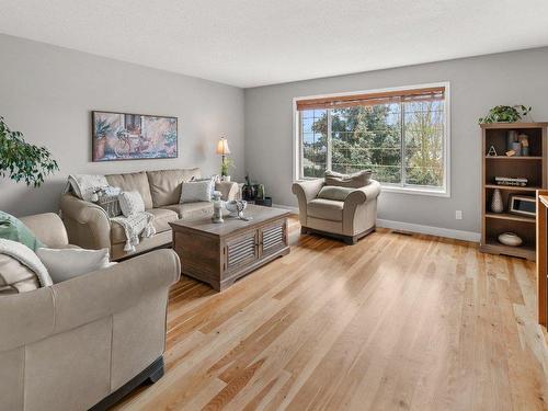 2544 Wild Horse Drive, West Kelowna, BC - Indoor Photo Showing Living Room