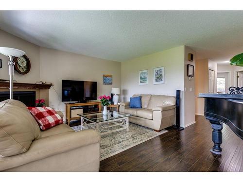 2226 Golf Course Drive, West Kelowna, BC - Indoor Photo Showing Living Room