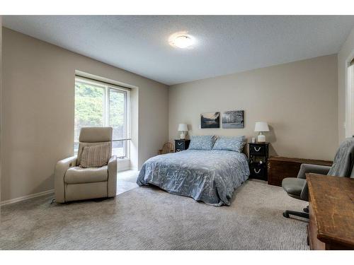 2226 Golf Course Drive, West Kelowna, BC - Indoor Photo Showing Bedroom