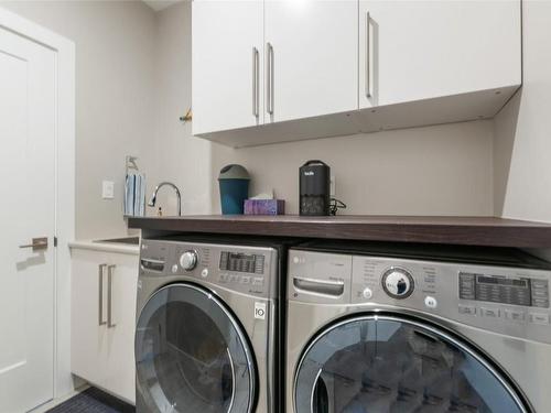 8764 Palmer Place, Summerland, BC - Indoor Photo Showing Laundry Room