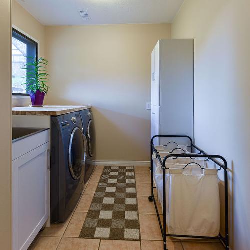 115 Birch Avenue, Kaleden, BC - Indoor Photo Showing Laundry Room