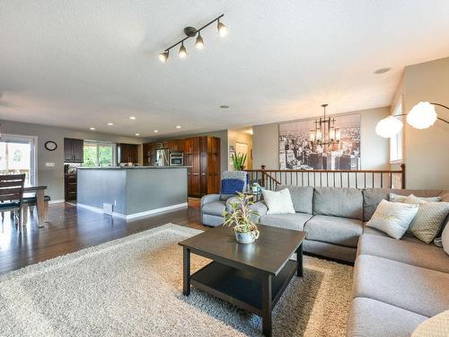 115 Birch Avenue, Kaleden, BC - Indoor Photo Showing Living Room