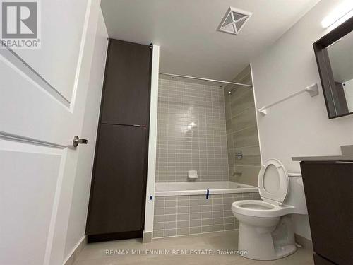 1006 - 4675 Metcalfe Avenue, Mississauga, ON - Indoor Photo Showing Bathroom
