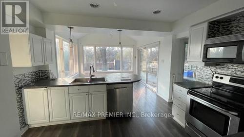 1840 Shadybrook Drive, Pickering, ON - Indoor Photo Showing Kitchen With Upgraded Kitchen