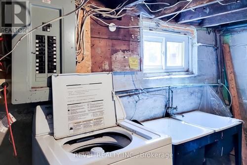 88 Garside Avenue N, Hamilton, ON - Indoor Photo Showing Laundry Room