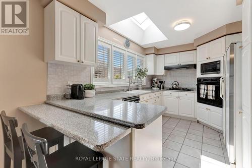 144 Cove Crescent, Hamilton, ON - Indoor Photo Showing Kitchen